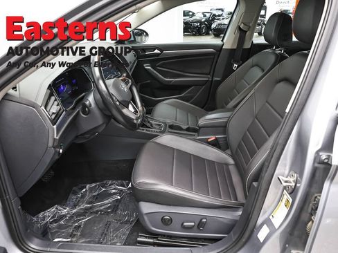 Used 2024 Volkswagen Jetta SE FWD image 14