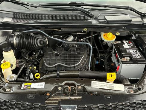 Used 2014 Dodge Grand Caravan SXT FWD image 25