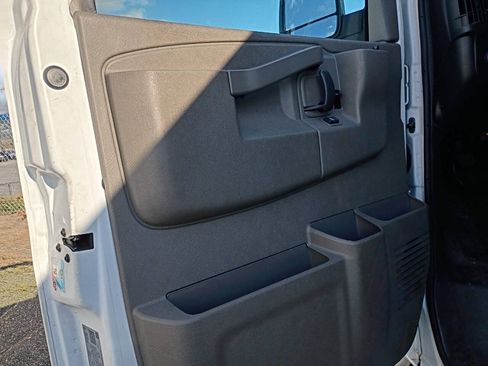 Used 2022 Chevrolet Express 2500 w/ Driver Convenience Package RWD image 8