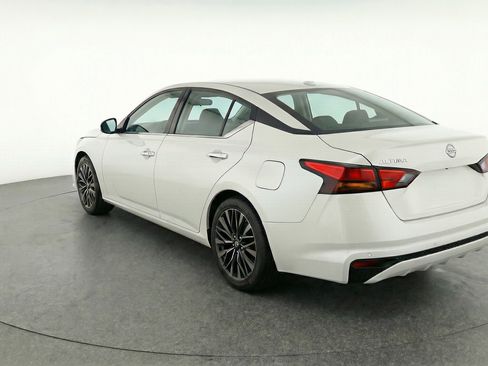 Used 2025 Nissan Altima 2.5 SV image 6