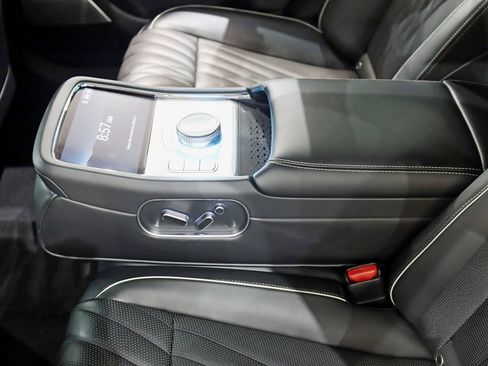 Used 2023 Genesis G90 3.5T image 27