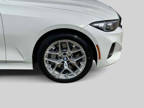 Certified 2025 BMW 330i xDrive Sedan w/ Convenience Package image 8