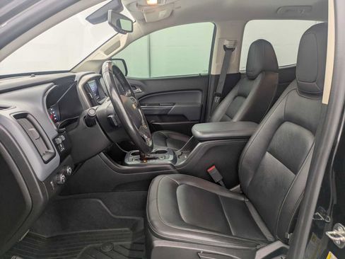 Used 2019 Chevrolet Colorado Z71 w/ Z71 Midnight Edition AWD/4WD image 17