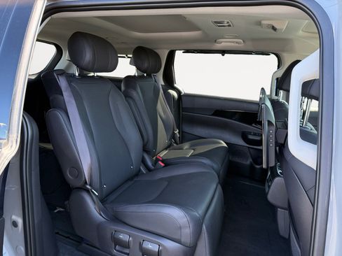 Used 2025 Kia Carnival SX Prestige FWD image 18