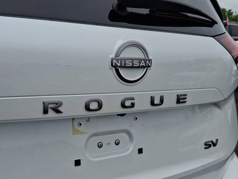Used 2024 Nissan Rogue SV w/ SV Premium Package FWD image 35