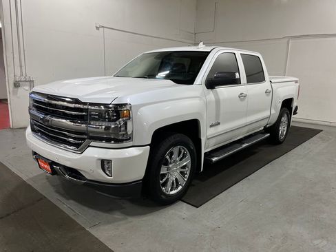 Used 2018 Chevrolet Silverado 1500 High Country image 3