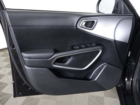 Used 2022 Kia Soul LX FWD image 19