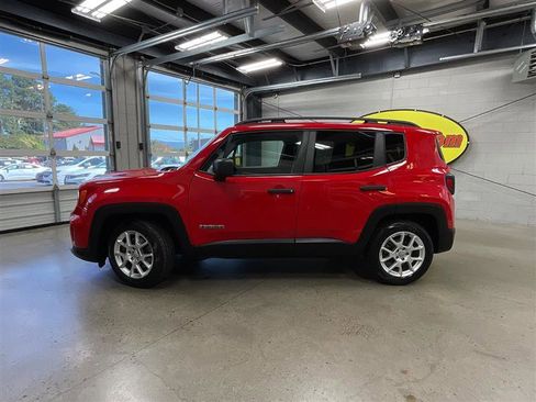Used 2020 Jeep Renegade Sport w/ Sport Appearance Group FWD image 2