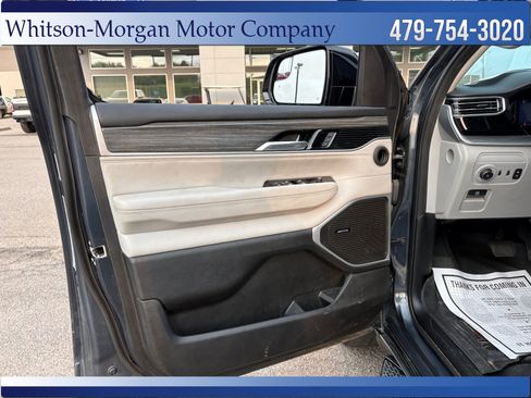 Used 2023 Jeep Wagoneer L Series II AWD/4WD image 11