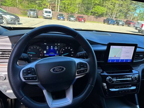 Used 2022 Ford Explorer Limited w/ Equipment Group 301A AWD/4WD image 10