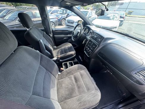Used 2014 Dodge Grand Caravan SE FWD image 21