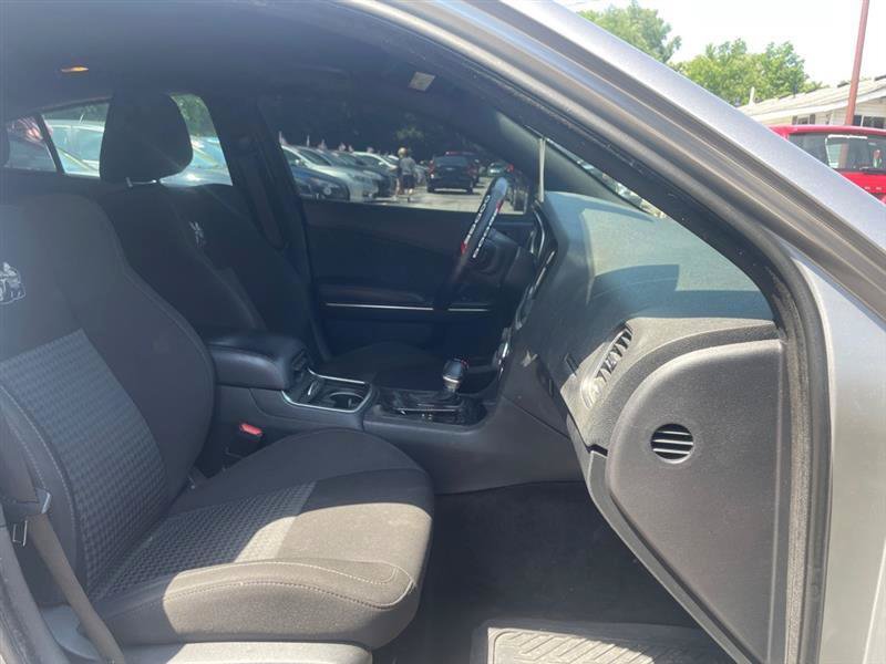 Used 2016 Dodge Charger SXT RWD image 12