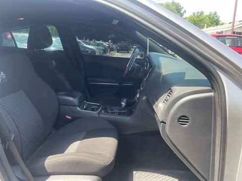 Used 2016 Dodge Charger SXT RWD image 12