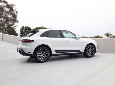 Certified 2025 Porsche Macan AWD/4WD image 8