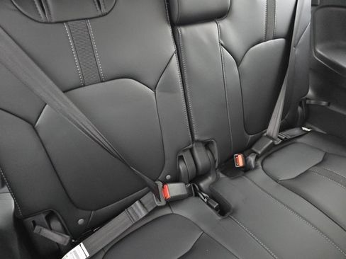 New 2025 Honda Pilot Touring image 28
