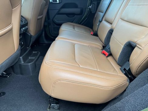 Used 2021 Jeep Wrangler Unlimited Sahara AWD/4WD image 7