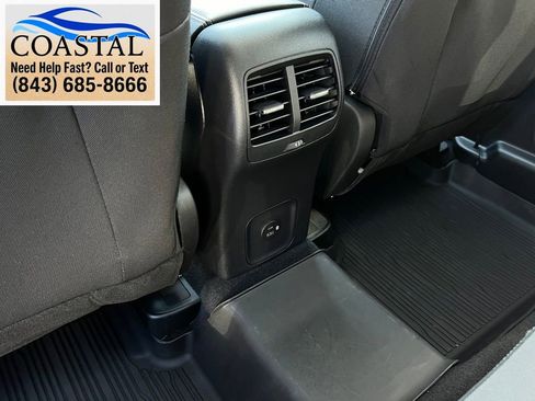 Used 2022 Ford Escape SE w/ SE Sport Appearance Package FWD image 19