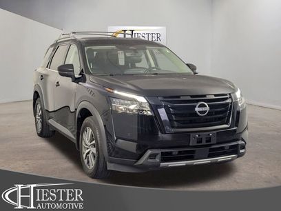 Used 2023 Nissan Pathfinder SL w/ Black Appearance Package