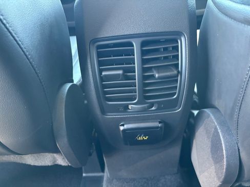 Used 2017 Ford Escape Titanium image 19