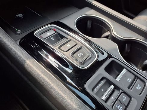 Used 2025 Honda Pilot Touring image 18