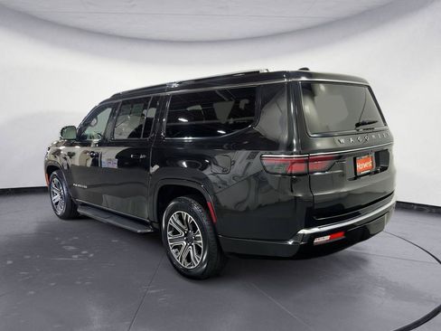Used 2024 Jeep Wagoneer L Series II w/ Flexible Seating Group AWD/4WD image 9