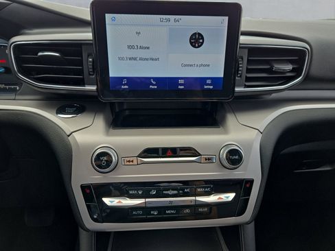Used 2023 Ford Explorer XLT w/ Equipment Group 202A AWD/4WD image 17