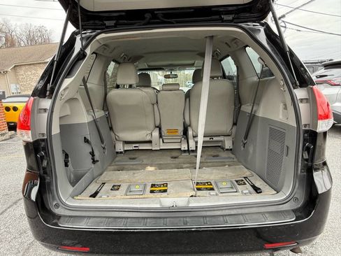 Used 2014 Toyota Sienna XLE image 17