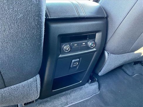 Used 2023 Chevrolet Traverse LT image 25