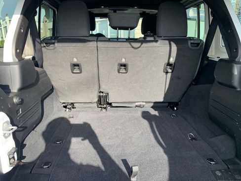 Used 2025 Jeep Wrangler Sahara image 30