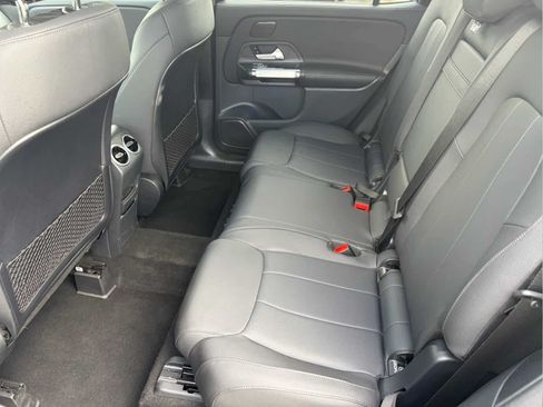 Used 2025 Mercedes-Benz GLB 250 4MATIC image 30