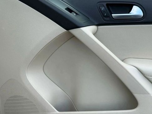 Used 2017 Volkswagen Tiguan S image 53