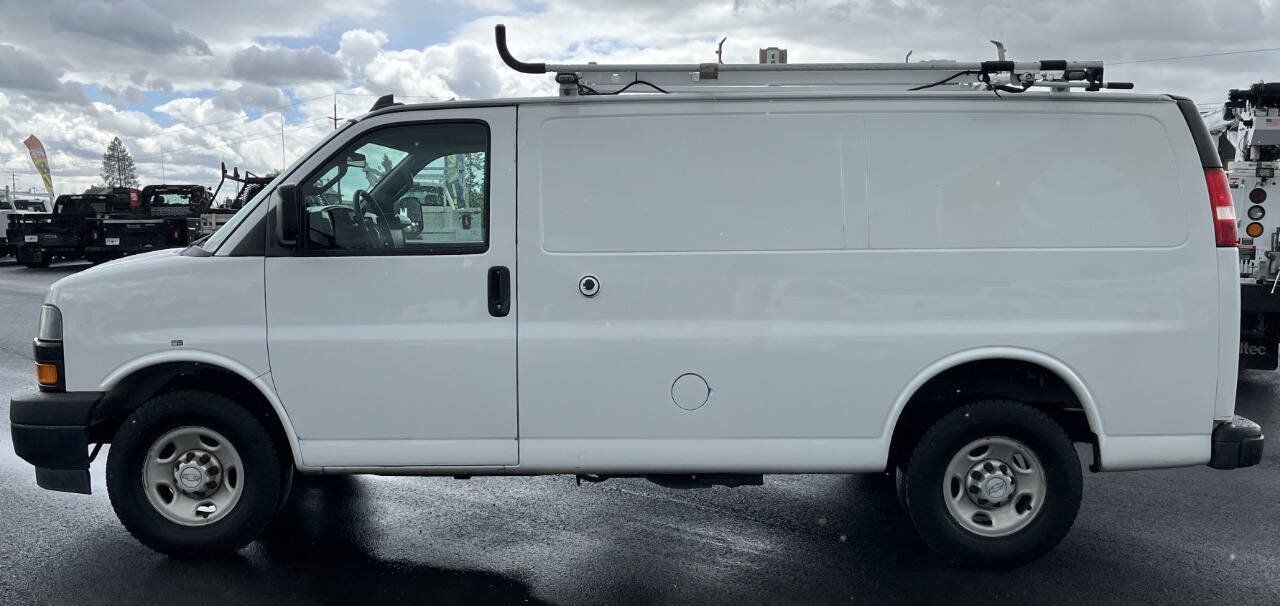 Used 2018 Chevrolet Express 2500 w/ Driver Convenience Package RWD image 8