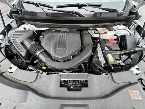 Used 2025 Chevrolet Traverse LT image 26