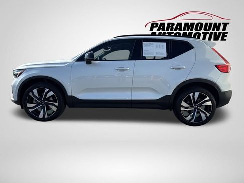 Used 2024 Volvo XC40 B5 Plus w/ Climate Package image 4