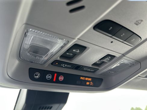 Certified 2023 Chevrolet Equinox Premier AWD/4WD image 18