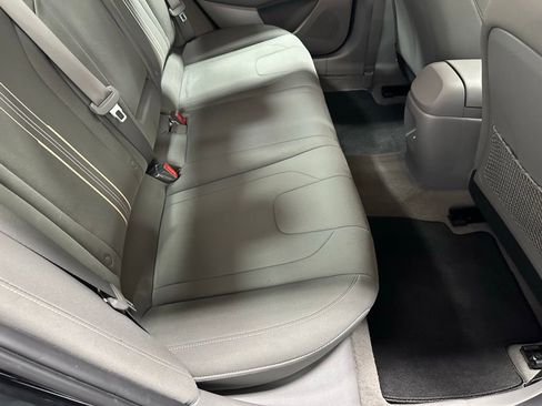 Used 2025 Hyundai Elantra SEL w/ Cargo Package image 48