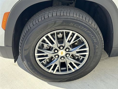 Used 2024 Chevrolet Traverse LT image 30