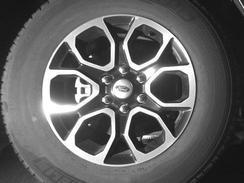 Used 2023 Ford Expedition XLT image 13