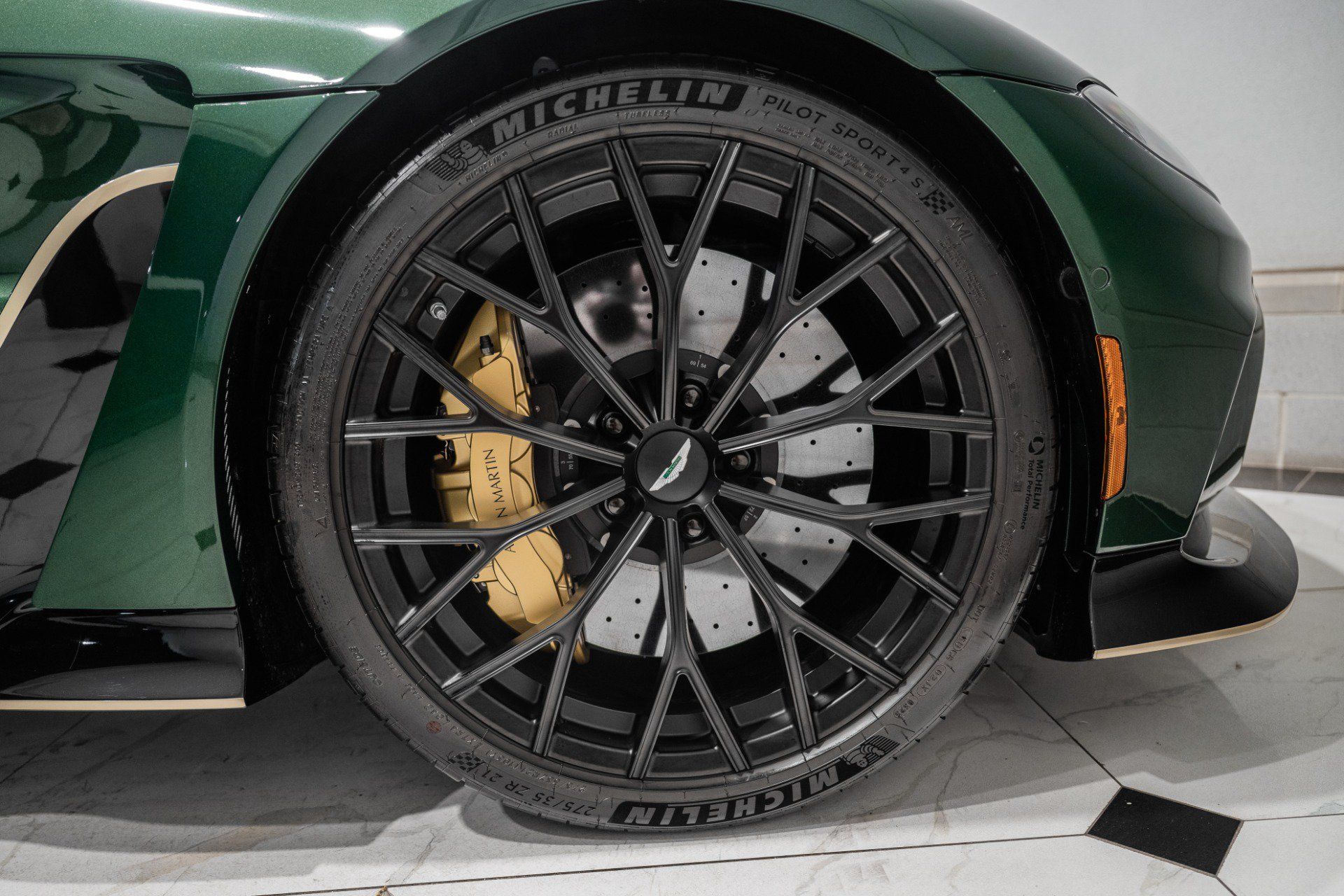 Used 2023 Aston Martin V12 Vantage Roadster RWD image 47