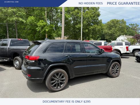 Used 2019 Jeep Grand Cherokee Altitude AWD/4WD image 3