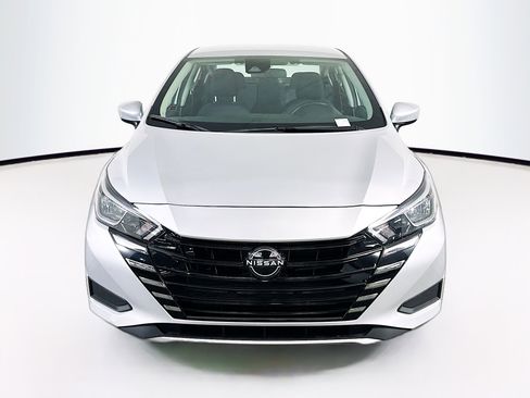 Used 2023 Nissan Versa SV image 2