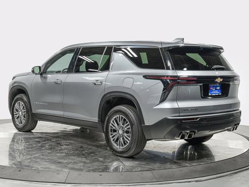 Used 2024 Chevrolet Traverse LS FWD image 4