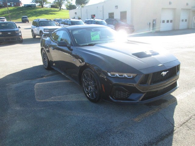 Used 2024 Ford Mustang GT Premium w/ GT Performance Package RWD image 3