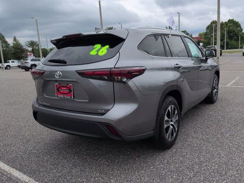 Certified 2026 Toyota Highlander XLE AWD/4WD image 4