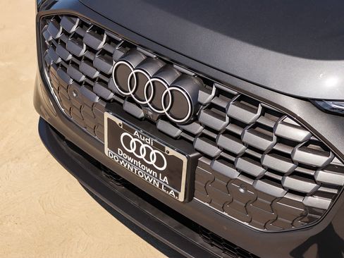 Used 2025 Audi Q5 Premium w/ Premium Plus AWD/4WD image 8