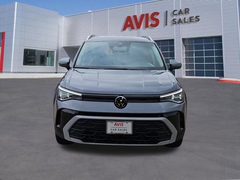 Used 2025 Volkswagen Taos SE AWD/4WD image 10