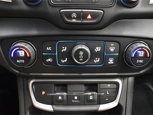 Used 2024 GMC Terrain SLT w/ Elevation Edition image 29