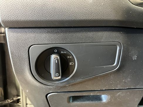 Used 2022 Volkswagen Tiguan SE image 13