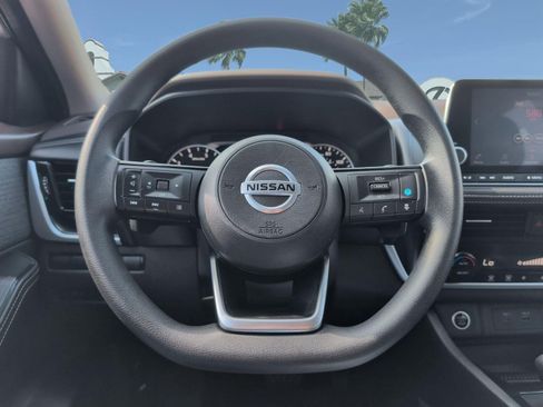 Used 2021 Nissan Rogue SV FWD image 13