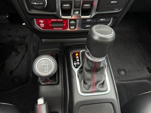 Used 2023 Jeep Gladiator Rubicon w/ Cold Weather Group image 10